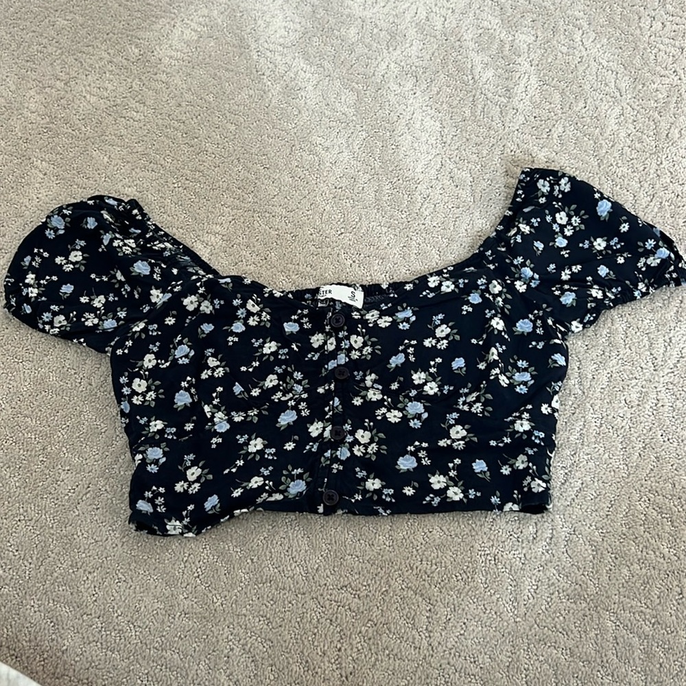 Hollister Navy Floral Puff Sleeve Crop Top